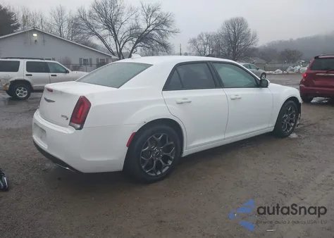 2015 Chrysler 300 300S z USA, uszkodzony, nr VIN 2C3CCAGG1FH927210